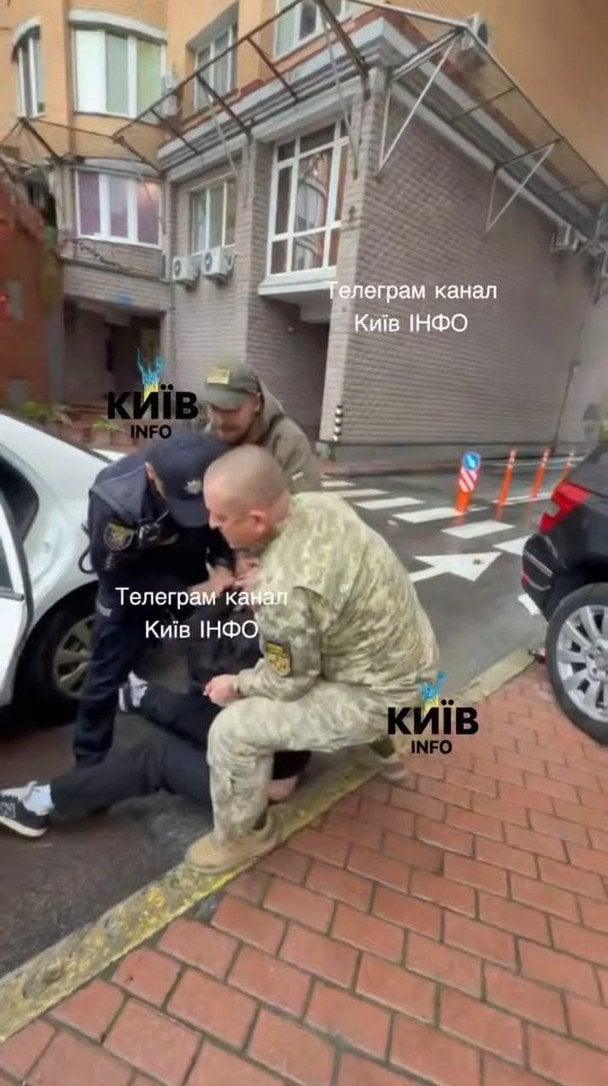 Вийшов з будинку і опинився в ТЦК: у поліції пояснили, що сталося на вулиці в Києві (відео)