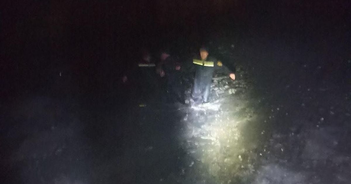 В Одеській області врятували чоловіка, який застряг на крижині далеко від берега (фото)