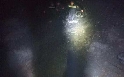 В Одесской области спасли мужчину, который застрял на льдине далеко от берега (фото)