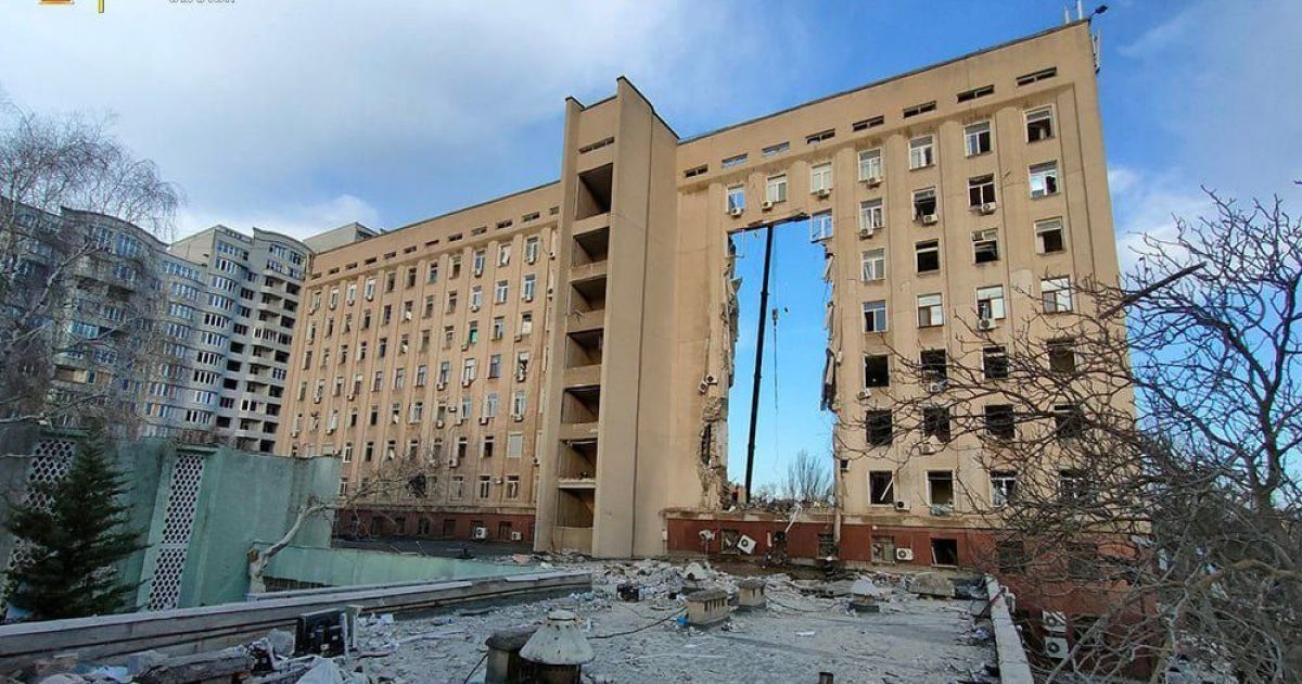 Удар по Миколаївській ОДА: кількість загиблих зросла до 38 осіб