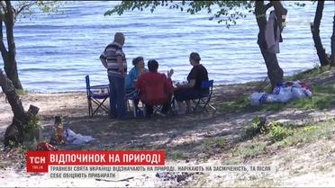 ТСН перевірила, чи прибирають українці за собою сміття після травневих пікніків