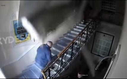 Обвал стелі у будівлі одеської поліції: у мережі з’явилося відео моменту руйнації