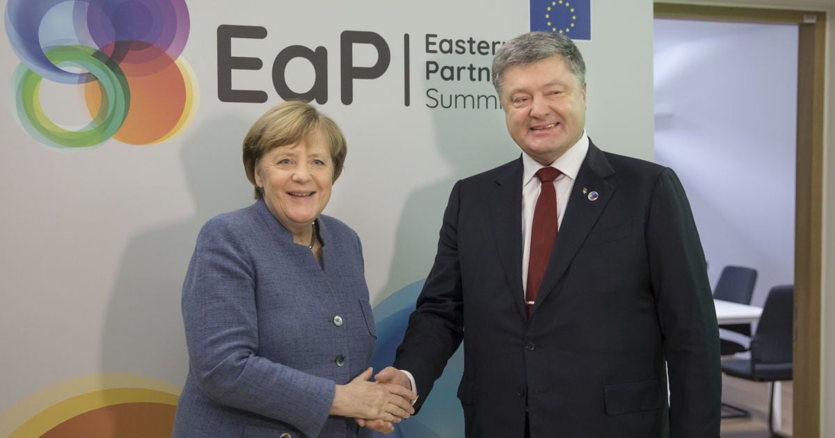 Меркель впервые после переизбрания пригласила Порошенко в Берлин