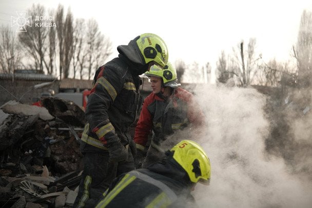 Наслідки атаки РФ на Київ 25 листопада / © ДСНС