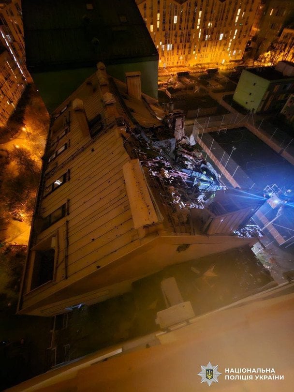 Фото з висоти на пошкоджену багатоповерхівку в ЖК.