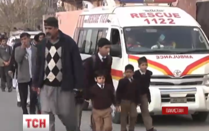 Поліція Пакистану знищила терористів, які захопили школу