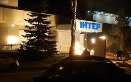 У Києві невідомі закидали коктейлями Молотова офіс телеканала "Інтер"