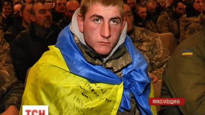 Военным 53 бригады привезли горячую пищу и везут помыться в баню