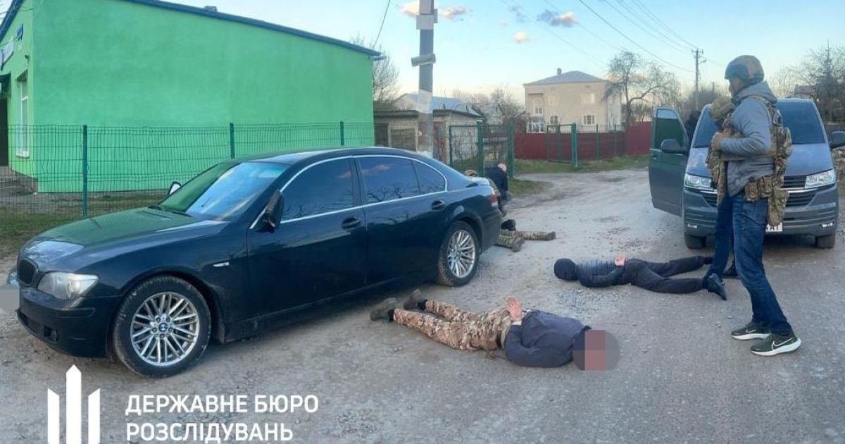 Сотрудники ГБР задержали на Львовщину организованную группу, обворовавшую уклонистов