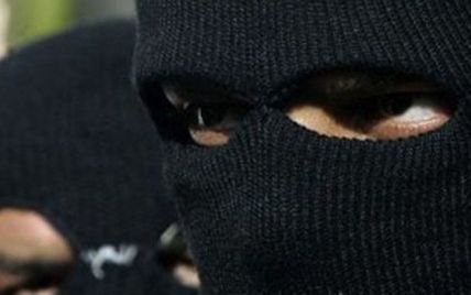Нападение на мэра Броваров: вооруженные мужчины в масках ворвались в дом чиновника