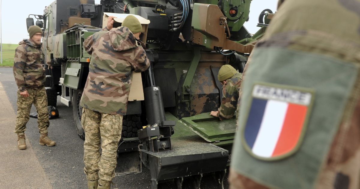 Українські бійці 155 бригади на навчаннях у Франції.