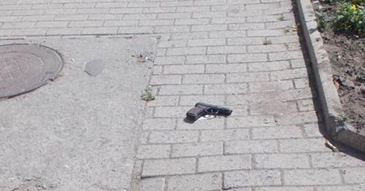 На Дніпропетровщині водій "Газелі" вистрілив поліцейському в обличчя на зупинці міського транспорту