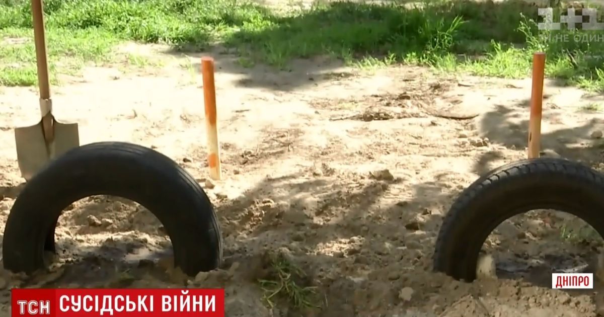 В днепре владелец джипа избил пенсионеров, которые мешали ему парковаться на газоне
