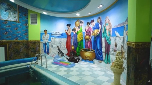 Басейн у гостьовому будинку Камалії