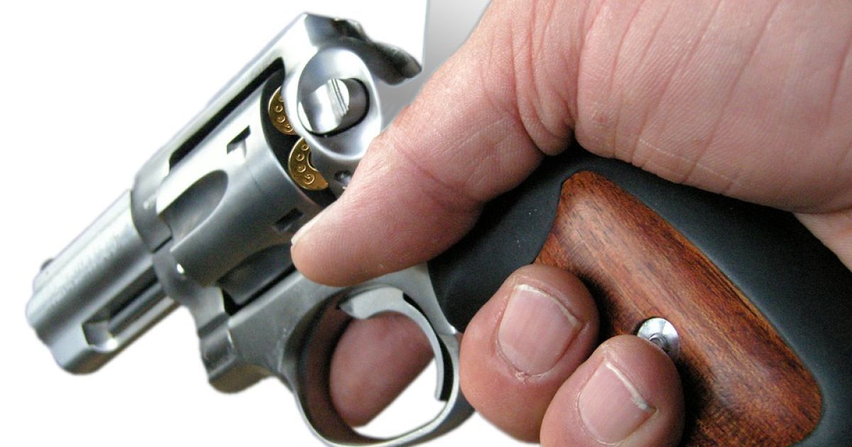 В Киеве школьник прострелил себе голову отцовским пистолетом