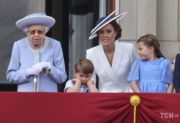 Маленький озорник: принц Луи приковал к себе все внимание на параде в честь королевы Елизаветы II 2