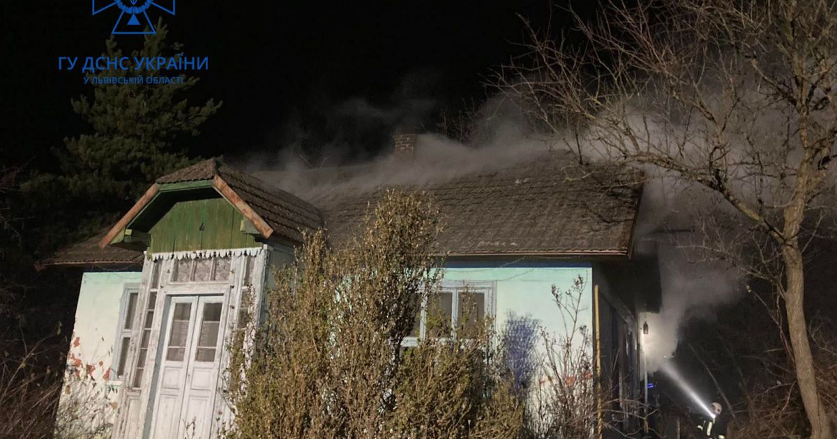 На Львівщині загинули двоє людей під час пожежі: фото