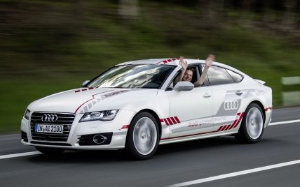 Audi испытала новую систему автопилота (Видео)