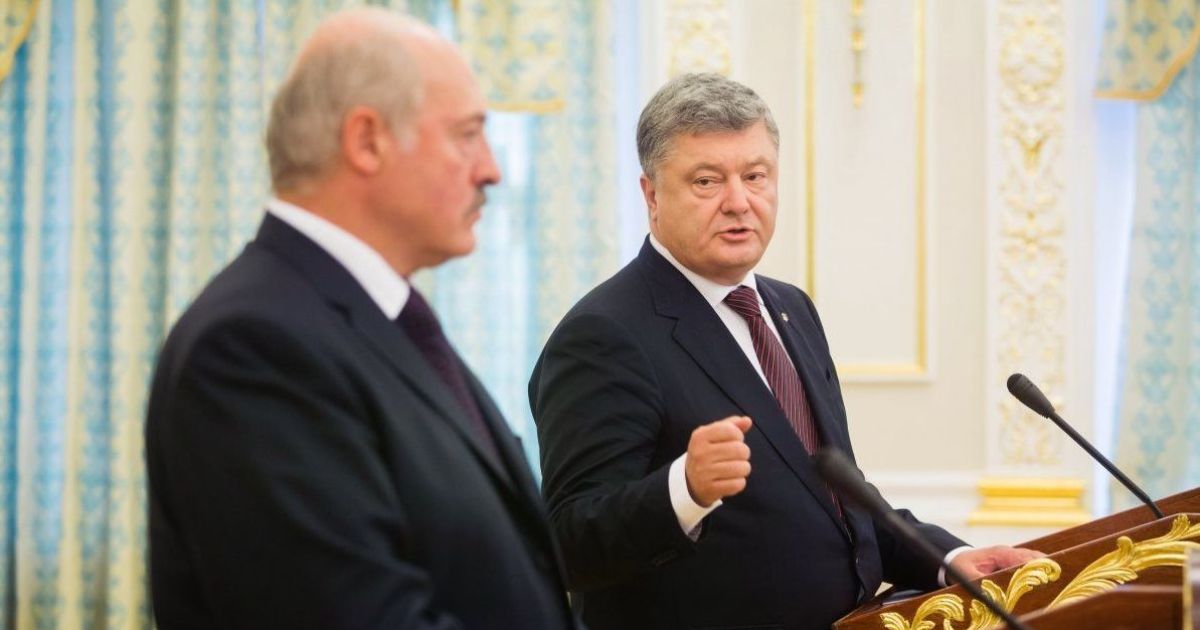 Лукашенко сообщил, что разговаривал с Порошенко о "шпионском скандале"