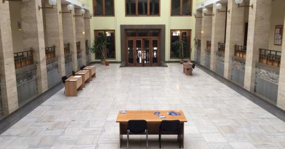 На одно вакантное место претендуют более 15 человек / © Twitter/Павел Шеремет