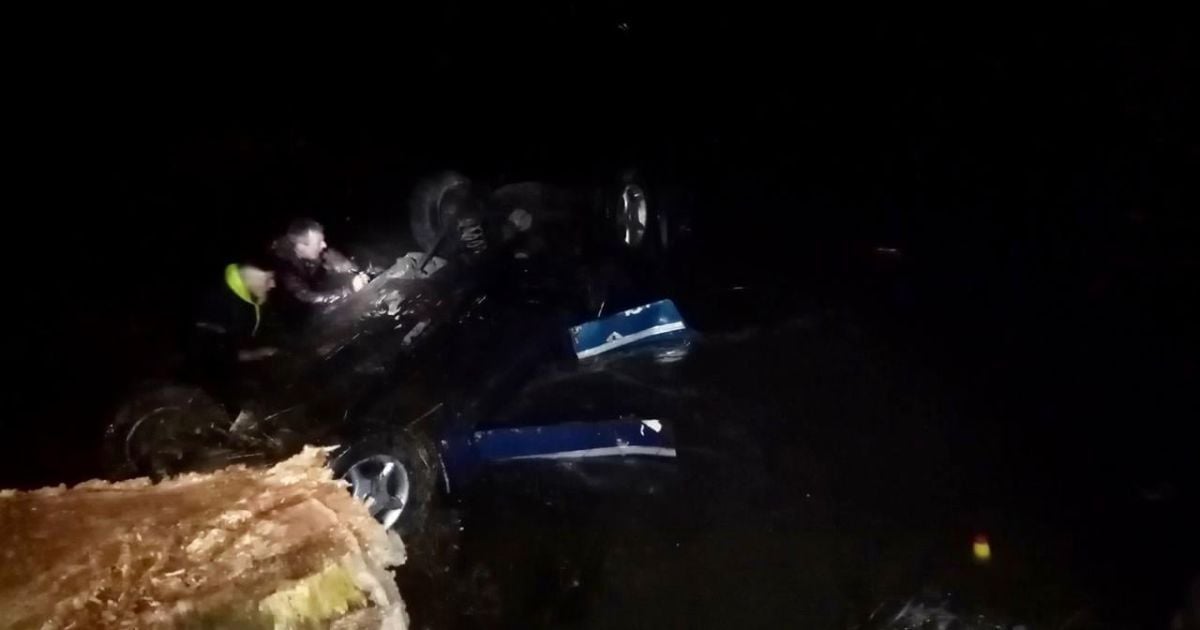 авто злетіло у ставок у селі Шукайвода_3 / © Национальная полиция Черкасской области
