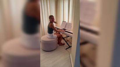 Віталій Кім у день народження дружини похизувався її музичним талантом