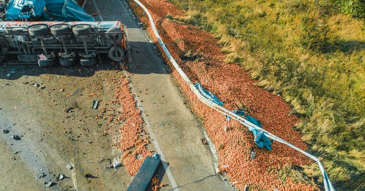 ДТП фури з яблуками і молоком Київщина_7 / © kiev.informator.ua