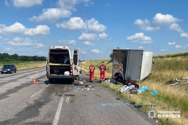 Мікроавтобус влетів у вантажівку на Черкащині, є загиблі / © ГУ Національної поліції в Черкаській області