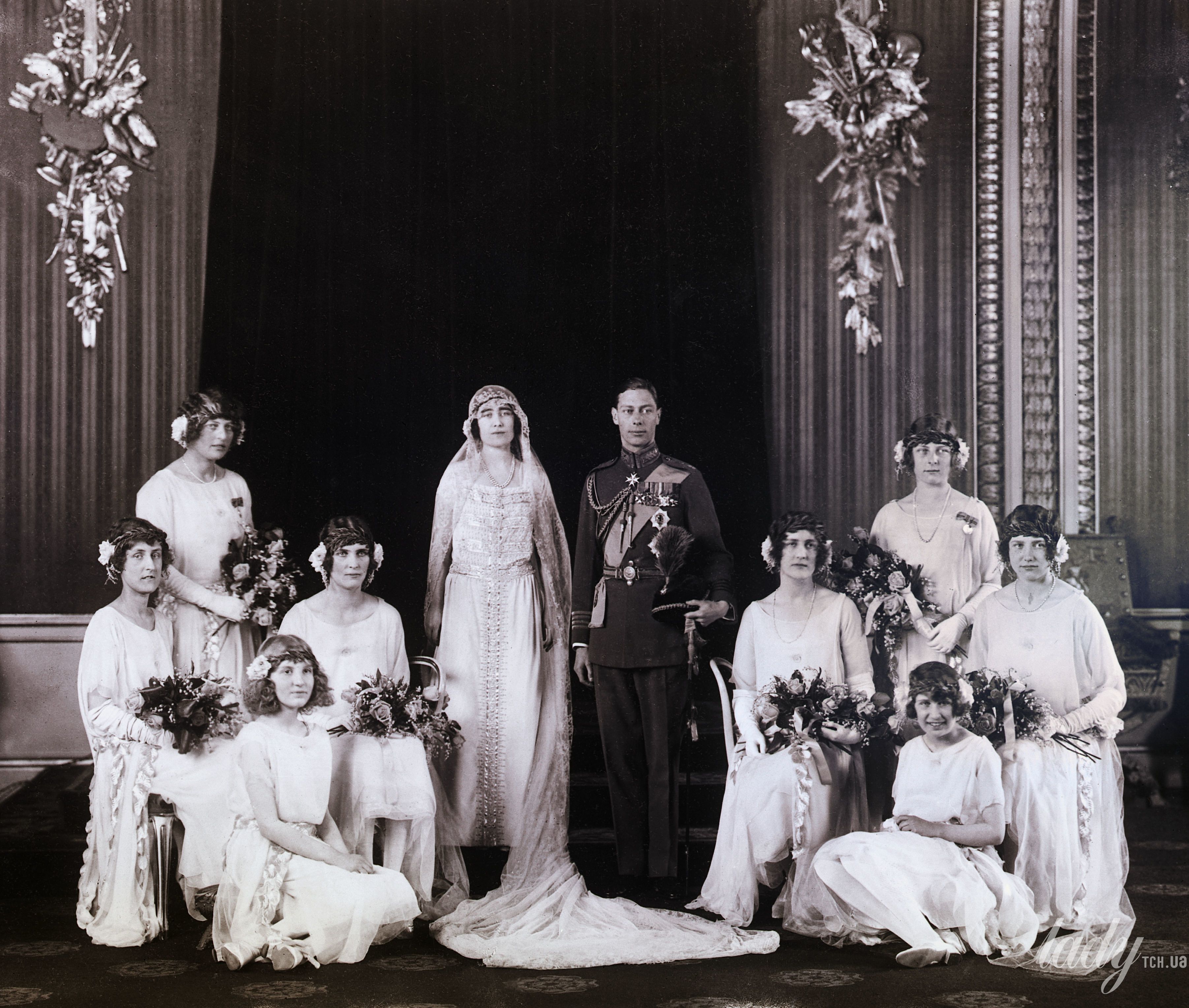 Елизавета Боуз-Лайон и король Георг VI в день своей свадьбы / © Getty Images