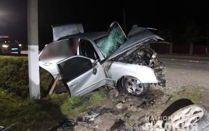 В Черновицкой области 22-летний водитель врезался в бетонный мост: погибли двое юношей, еще трое в больнице