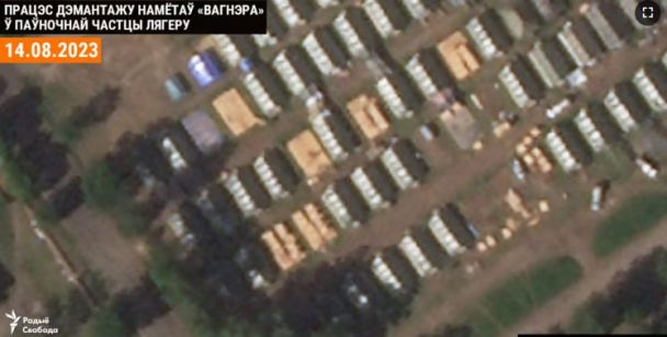 В селе Цель под Осиповичами в Беларуси активно демонтируют лагерь русских наемников "вагнеровцев". Как свидетельствуют спутниковые снимки, треть всех палаток уже убрали.