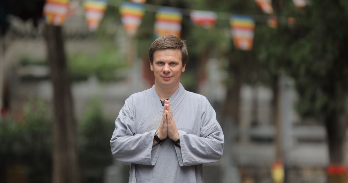 Дмитро Комаров побував на китайському ярмарку наречених, де продають людей