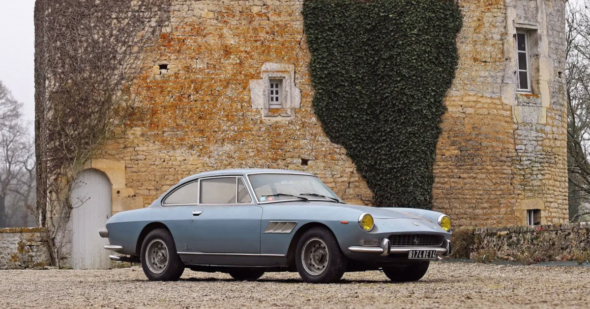 Заброшенный Ferrari 330 GT в 1965 году обнаружили во Франции / Фото: Classic Driver Market
