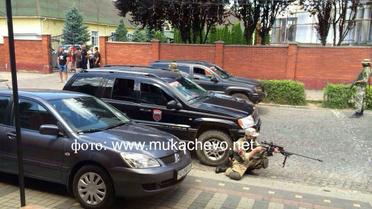 Бойцы "Правого сектора" занимают позиции вблизи владений Ланьо. / © Мукачево.net