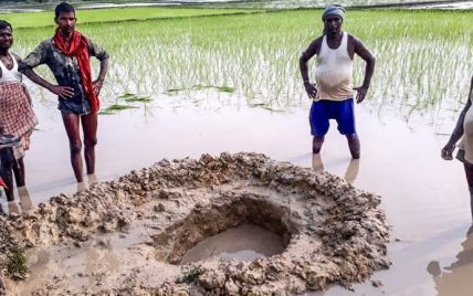 В маленьком селе на востоке Индии упал метеорит