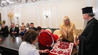 Предстоятель Православної Церкви України Блаженніший Митрополит Київський і всієї України Епіфаній відзначив високими церковними нагородами колектив приватної фірми Петро Великий та її керівницю Аллу Ландар_1