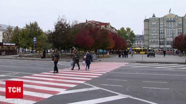 Що за флешмоб з вусами в листопаді?