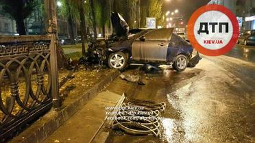 На бульварі Шевченка сталася ДТП. / © facebook.com/dtp.kiev.ua