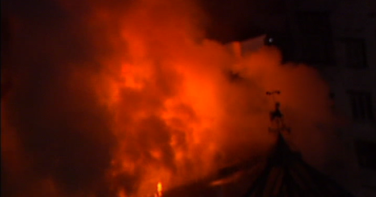 Пожар вспыхнул глубоко ночью / © euronews.com
