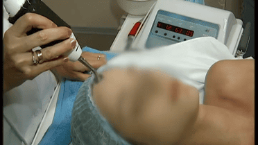 Чому не варто довіряти працівникам салонів краси