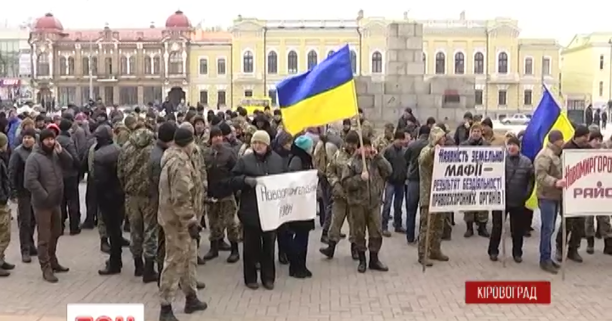 Военные протестуют второй день