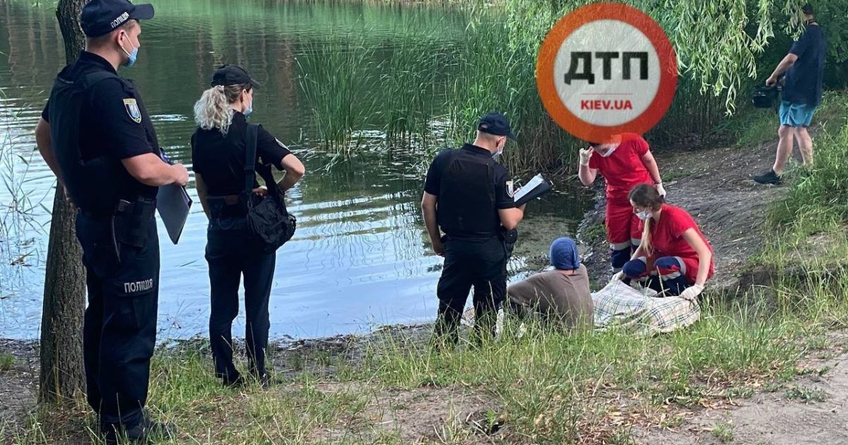 Перевернулся на матрасе и утонул, пока его подруга спала: в Киеве из-за алкоголя погиб человек