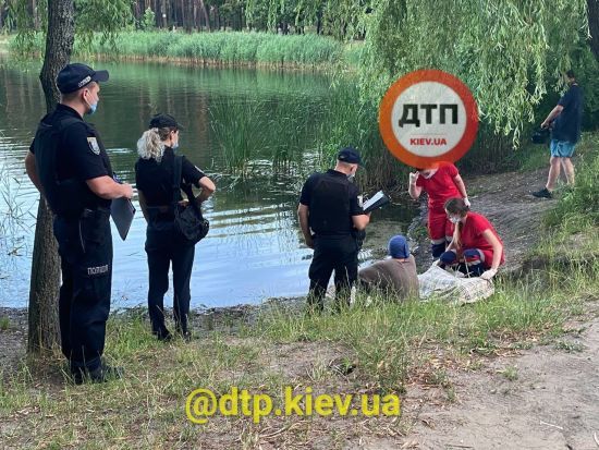 Перевернувся на матраці і потонув, поки його подруга спала: у Києві через алкоголь загинув чоловік