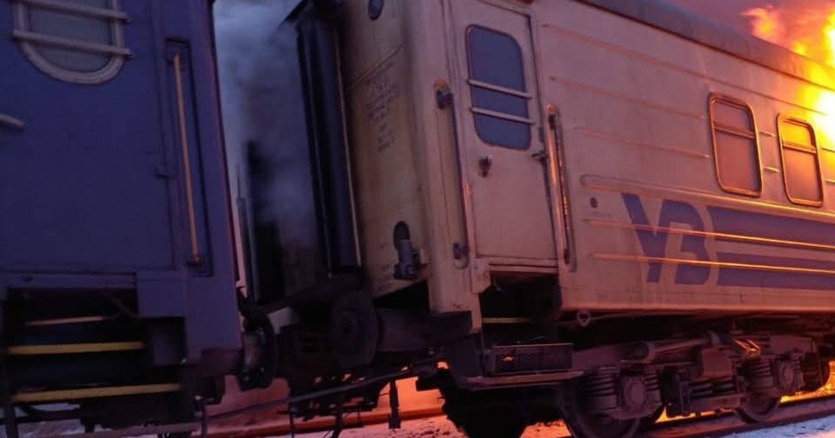 Під час атаки РФ по пасажирському поїзду боєць 93-ї бригади врятував десятки людей (відео)