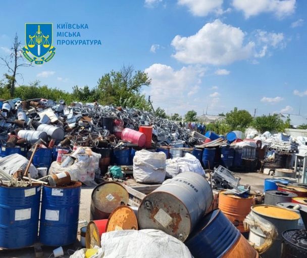 Незаконные свалки опасных отходов на Киевщине / Фото: Полиция Киева / Facebook / © Киевская городская прокуратура
