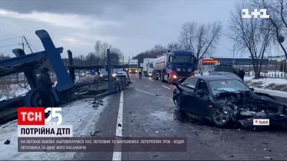 ДТП у Львові: троє людей постраждали в потрійній аварії на об'їзній