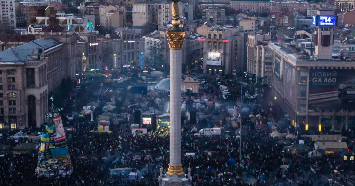 Соратник Януковича требует в суде Москвы признать Революцию достоинства госпереворотом