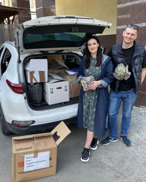 Соломія та Влад разом волонтерили / © instagram.com/solomiyavitvitska