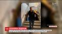 Британець пошив собі пальто-валізу, аби не платити за багаж у літаку