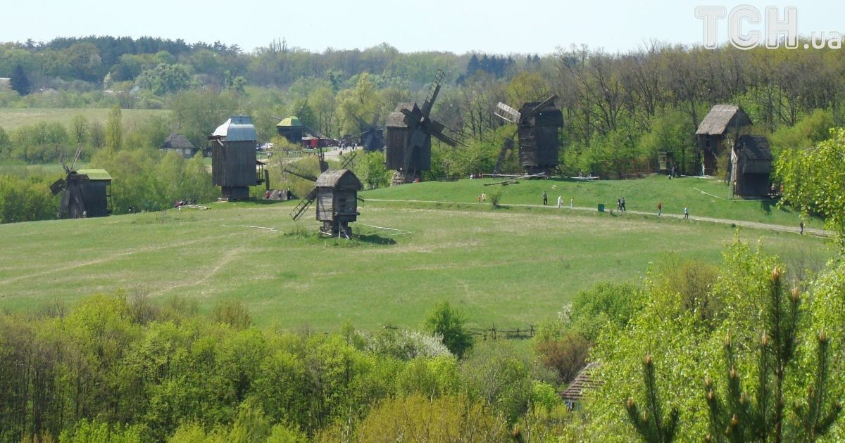 У "Пирогово" спалахнула пожежа